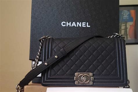 geanta chanel.